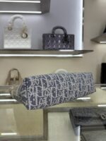 30 Montaigne Mini Shoulder Bag (حقيبة كتف ميني ٣٠ مونتين) - Image 9