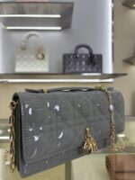 Lady D Pearl Clutch(حقيبة ليدي دي بيرل كلتش) - Image 6