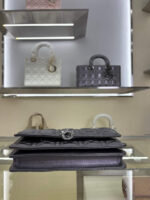 Lady D Pearl Clutch (حقيبة ليدي دي كلتش باللؤلؤ) - Image 3