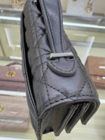 Lady D Pearl Clutch (حقيبة ليدي دي كلتش باللؤلؤ) - Image 4