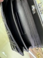 Lady D Pearl Clutch (حقيبة ليدي دي كلتش باللؤلؤ) - Image 5