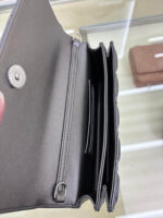 Lady D Pearl Clutch (حقيبة ليدي دي كلتش باللؤلؤ) - Image 8