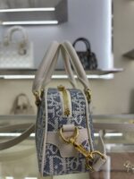 D-Vibe Mini Handbag (حقيبة دي-فايب الصغيرة) - Image 8