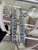 D-Vibe Mini Handbag (حقيبة دي-فايب الصغيرة) - Image 5