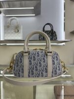 D-Vibe Mini Handbag (حقيبة دي-فايب الصغيرة)