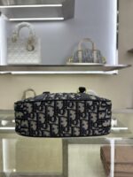 D-Vibe Mini Handbag (حقيبة دي-فايب الصغيرة) - Image 2