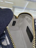 D-Vibe Mini Handbag (حقيبة دي-فايب الصغيرة) - Image 3