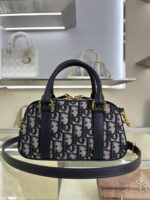 D-Vibe Mini Handbag (حقيبة دي-فايب الصغيرة)