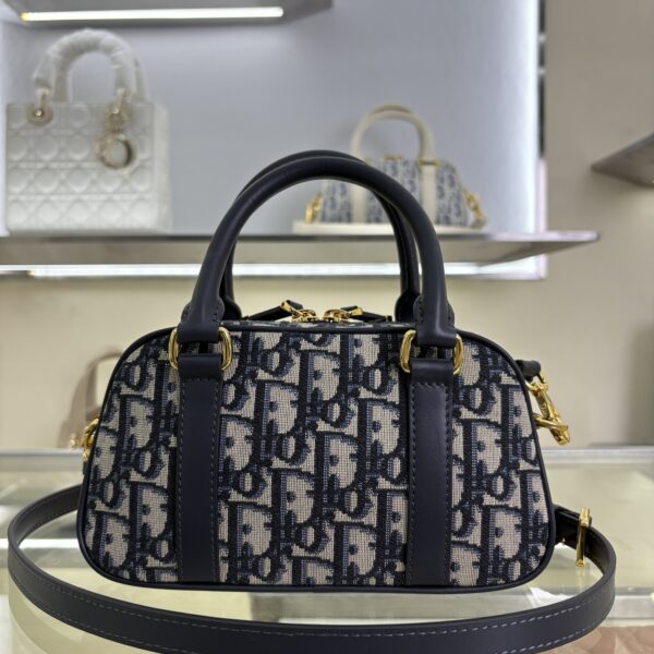 D-Vibe Mini Handbag (حقيبة دي-فايب الصغيرة)