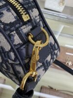 D-Vibe Mini Handbag (حقيبة دي-فايب الصغيرة) - Image 5