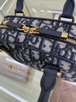 D-Vibe Mini Handbag (حقيبة دي-فايب الصغيرة) - Image 7