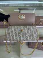 Miss Caro Chain Handbag(حقيبة يد ميس كارو بسلسلة) - Image 8