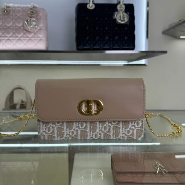 Miss Caro Chain Handbag(حقيبة يد ميس كارو بسلسلة)