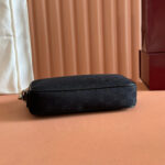 Canvas Monogram Tote bag (حقيبة توت كانفاس بمونوغرام) - Image 2