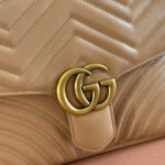 Marmont Medium Top Handle Bag  (حقيبة مارمونت متوسطة الحجم بمقبض علوي) - Image 3