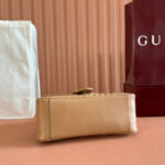 Marmont Medium Top Handle Bag  (حقيبة مارمونت متوسطة الحجم بمقبض علوي) - Image 5