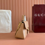 Marmont Medium Top Handle Bag  (حقيبة مارمونت متوسطة الحجم بمقبض علوي) - Image 6
