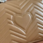 Marmont Medium Top Handle Bag  (حقيبة مارمونت متوسطة الحجم بمقبض علوي) - Image 7