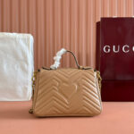 Marmont Medium Top Handle Bag  (حقيبة مارمونت متوسطة الحجم بمقبض علوي) - Image 9