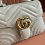 Marmont Small Top Handle Bag (حقيبة  مارمونت ذات مقبض علوي) - Image 9