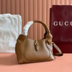 Gucci Softbit Medium Shoulder Bag (حقيبة كتف متوسطة سوفت بيت) - Image 4