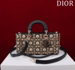 Lady Joy Embroidered Bag (حقيبة ليدي جوي مطرزة)