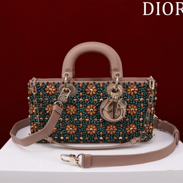 Lady Joy Embroidered Bag (حقيبة ليدي جوي مطرزة)