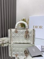 Lady D-Joy Handbag (حقيبة ليدي دي-جوي)