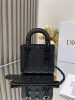 Lady D Three-Compartment(حقيبة ليدي دي بثلاث حجرات)