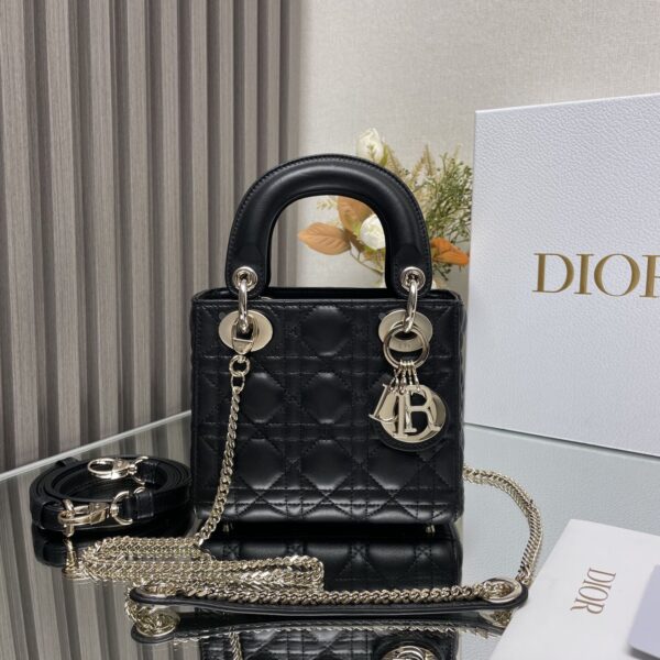 Lady D Three-Compartment(حقيبة ليدي دي بثلاث حجرات)