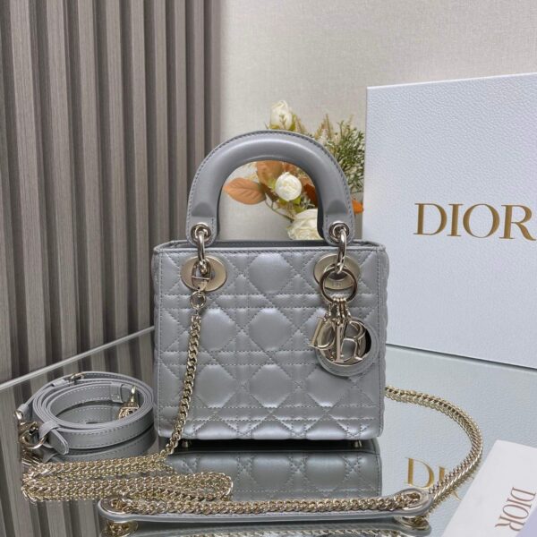 Lady D Three-Compartment(حقيبة ليدي دي بثلاث حجرات)
