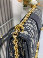 Montaigne Large Chain Bag( حقيبة مونتين كبيرة بسلسلة) - Image 2