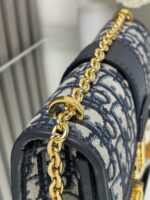 Montaigne Small Chain Bag (حقيبة مونتين ميني بسلسلة) - Image 2