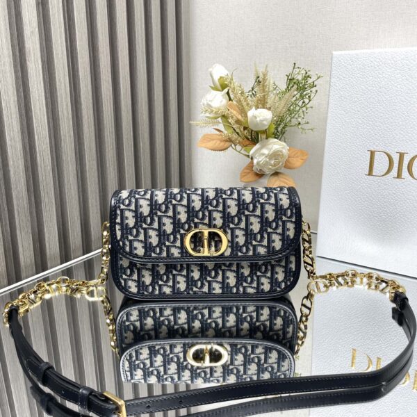 Montaigne Avenue Handbag(حقيبة يد مونتين أفينيو)