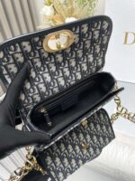 Montaigne Avenue Handbag(حقيبة يد مونتين أفينيو) - Image 7