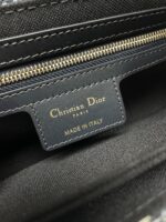 Montaigne Avenue Handbag(حقيبة يد مونتين أفينيو) - Image 9