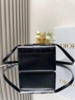 Montaigne Handbag(حقيبة مونتين) - Image 5