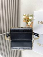 Montaigne Small Chain Bag(حقيبة مونتين ميني بسلسلة) - Image 5