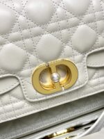 Small D Jolie Pearl Handbag (حقيبة يد دي جولي ميكرو باللؤلؤ) - Image 7