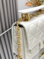 Small D Jolie Pearl Handbag (حقيبة يد دي جولي ميكرو باللؤلؤ) - Image 6