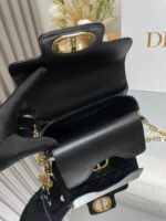 Mini D Jolie Pearl Handbag (حقيبة يد دي جولي ميني باللؤلؤ) - Image 8
