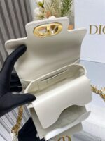 Mini D Jolie Pearl Handbag (حقيبة يد دي جولي ميني باللؤلؤ) - Image 4