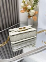 Mini D Jolie Pearl Handbag (حقيبة يد دي جولي ميني باللؤلؤ) - Image 5