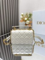 Mini D Jolie Pearl Handbag (حقيبة يد دي جولي ميني باللؤلؤ) - Image 6