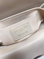 Mini D Jolie Pearl Handbag (حقيبة يد دي جولي ميني باللؤلؤ) - Image 2