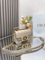 Mini D Jolie Pearl Handbag (حقيبة يد دي جولي ميني باللؤلؤ) - Image 5