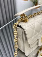 Mini D Jolie Pearl Handbag (حقيبة يد دي جولي ميني باللؤلؤ) - Image 8