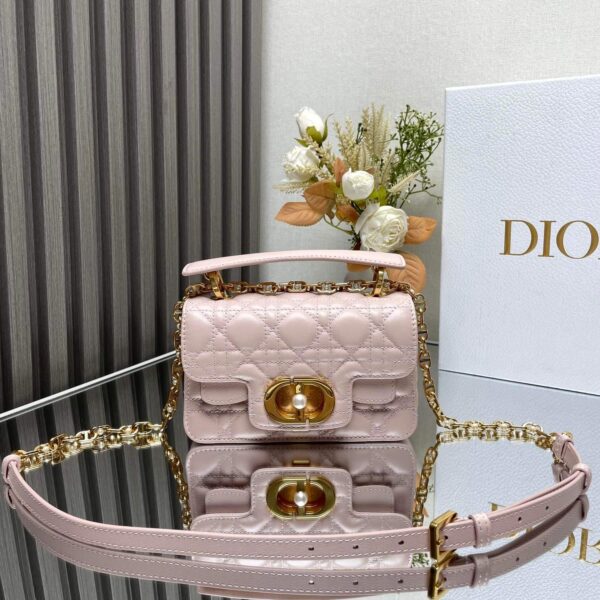 Mini D Jolie Pearl Handbag (حقيبة يد دي جولي ميني باللؤلؤ)