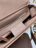 Montaigne Avenue Enamel Chain Handbag(حقيبة يد مونتين أفينيو بسلسلة مينا) - Image 4