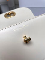 Montaigne Avenue Handbag(حقيبة يد مونتين أفينيو) - Image 4